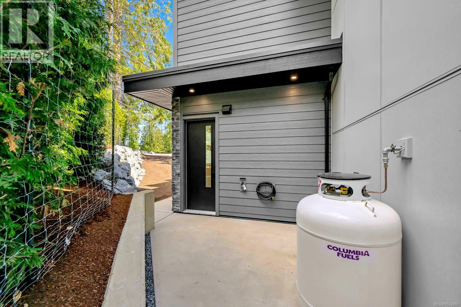 8394 Sa-Seen-Os Rd, Youbou