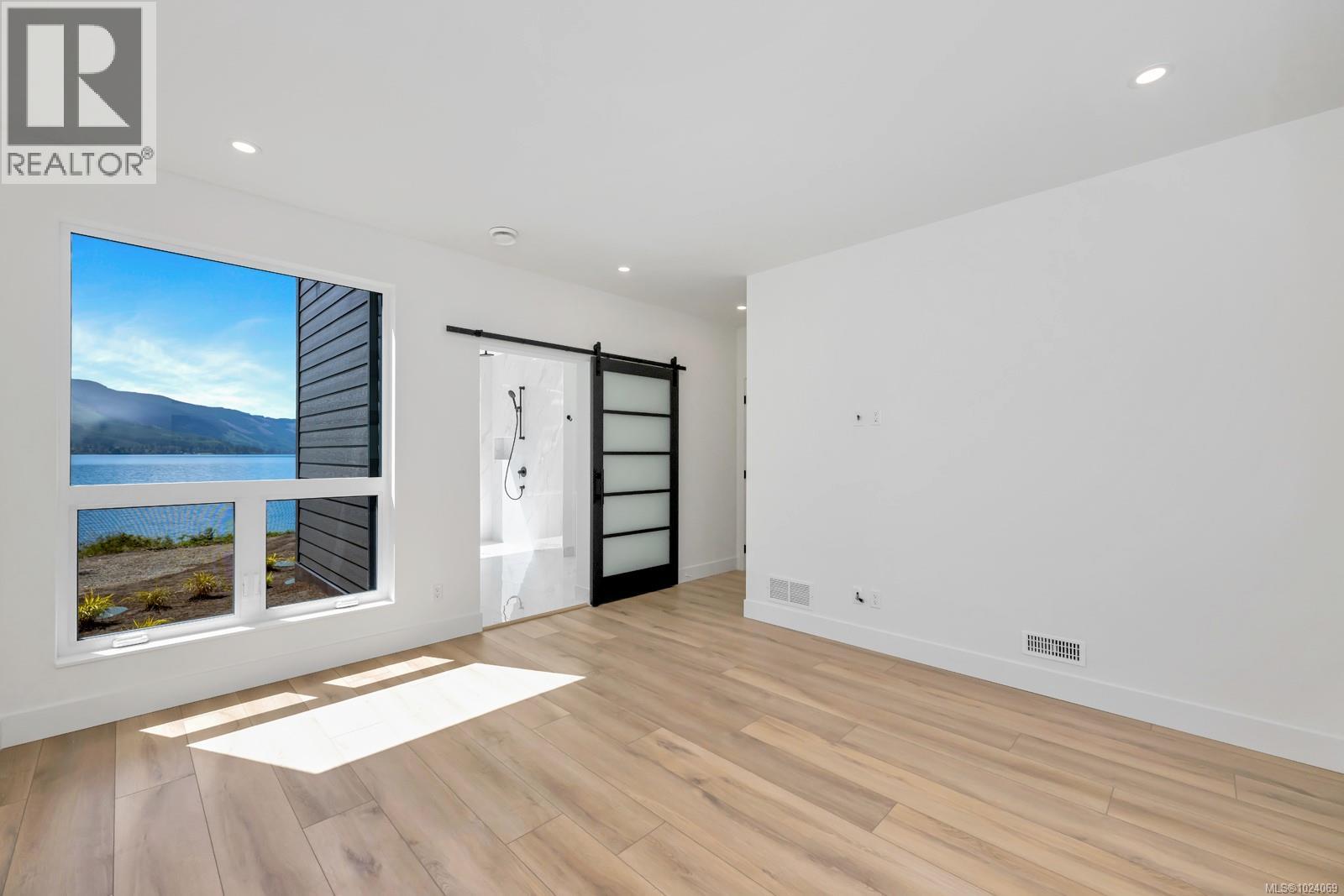 8394 Sa-Seen-Os Rd, Youbou