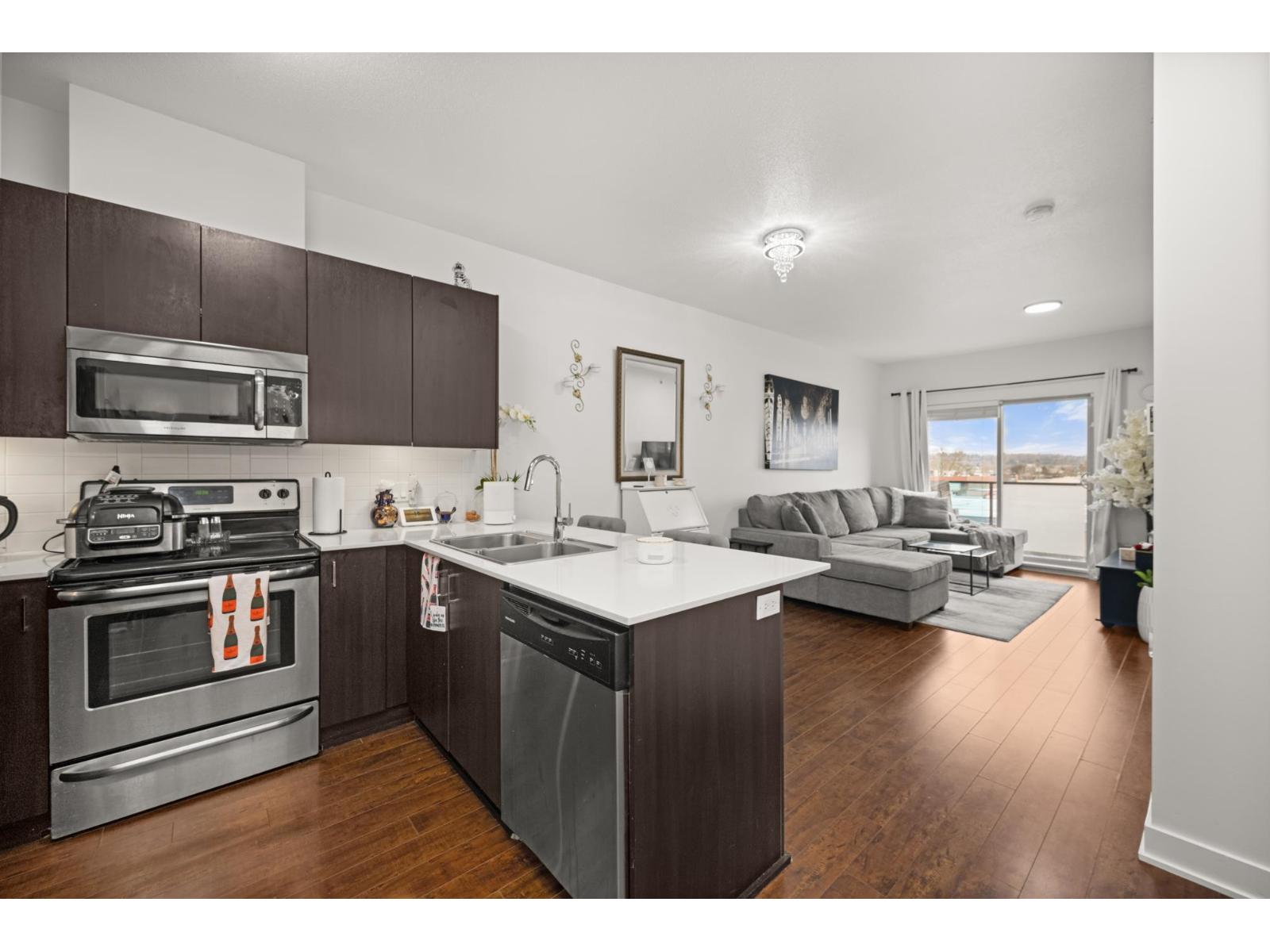 403 20460 DOUGLAS Crescent - photo 2