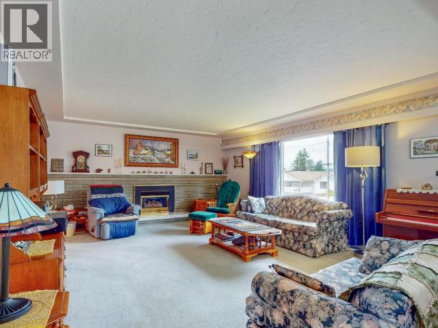 6184 COLUMBIA STREET, Powell River