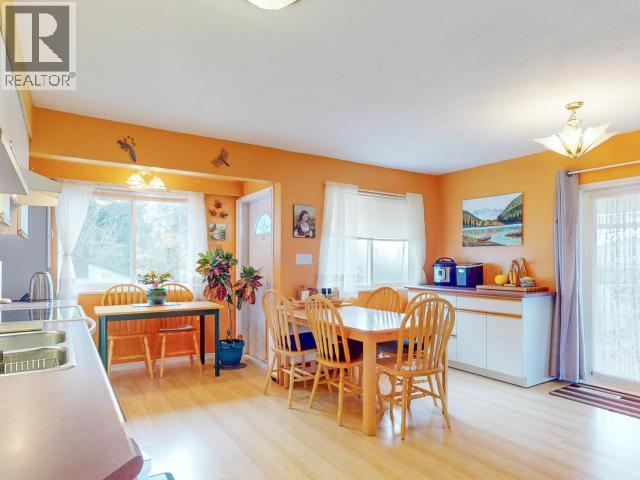 6184 COLUMBIA STREET, Powell River