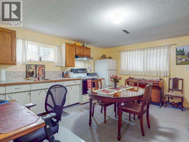 6184 COLUMBIA STREET, Powell River