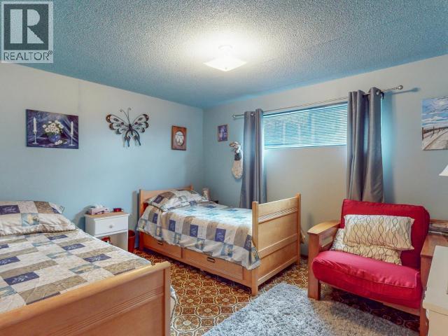 6184 COLUMBIA STREET, Powell River