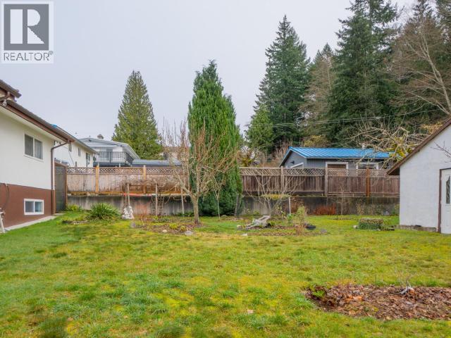 6184 COLUMBIA STREET, Powell River