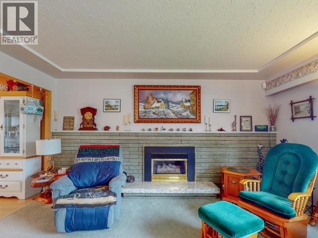 6184 COLUMBIA STREET, Powell River