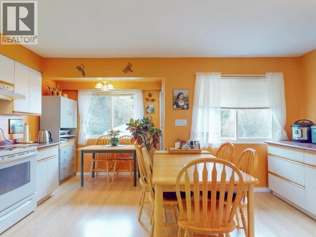 6184 COLUMBIA STREET, Powell River