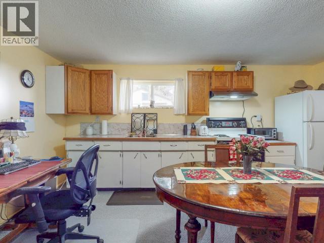 6184 COLUMBIA STREET, Powell River