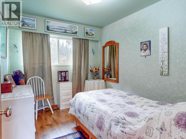 6184 COLUMBIA STREET, Powell River