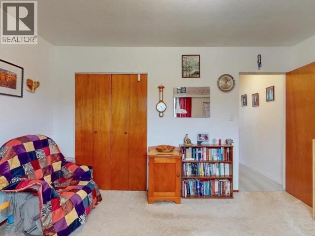 6184 COLUMBIA STREET, Powell River