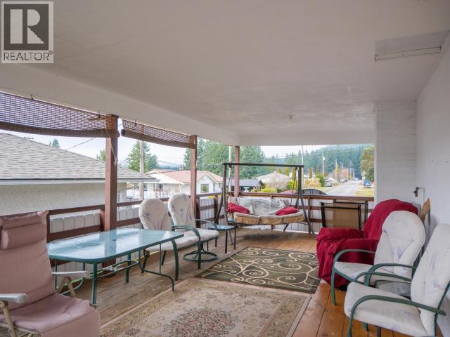 6184 COLUMBIA STREET, Powell River