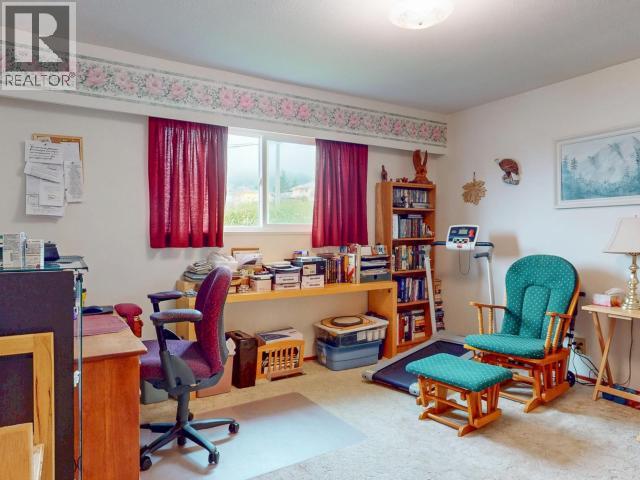 6184 COLUMBIA STREET, Powell River