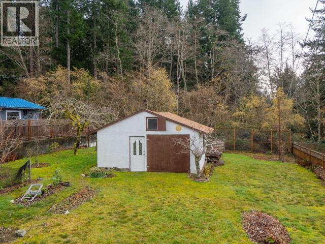 6184 COLUMBIA STREET, Powell River