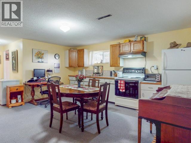 6184 COLUMBIA STREET, Powell River