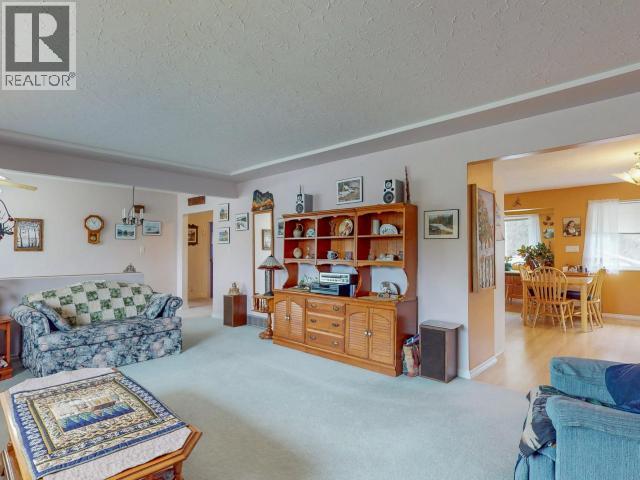 6184 COLUMBIA STREET, Powell River