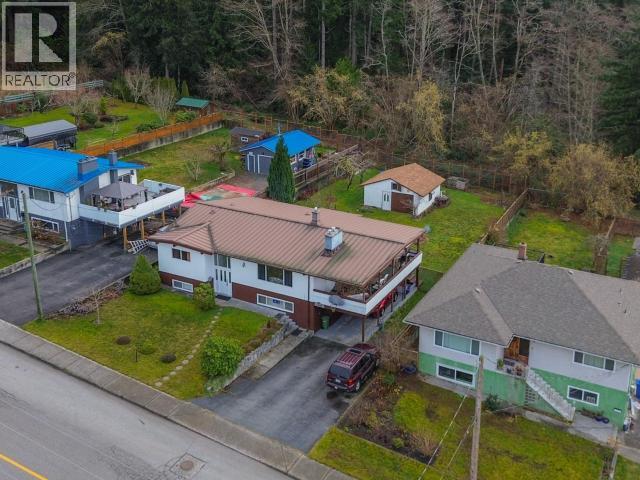 6184 COLUMBIA STREET, Powell River