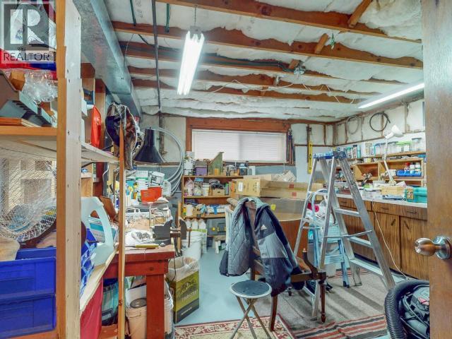 6184 COLUMBIA STREET, Powell River