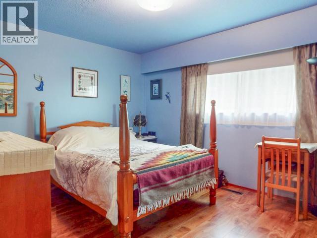 6184 COLUMBIA STREET, Powell River