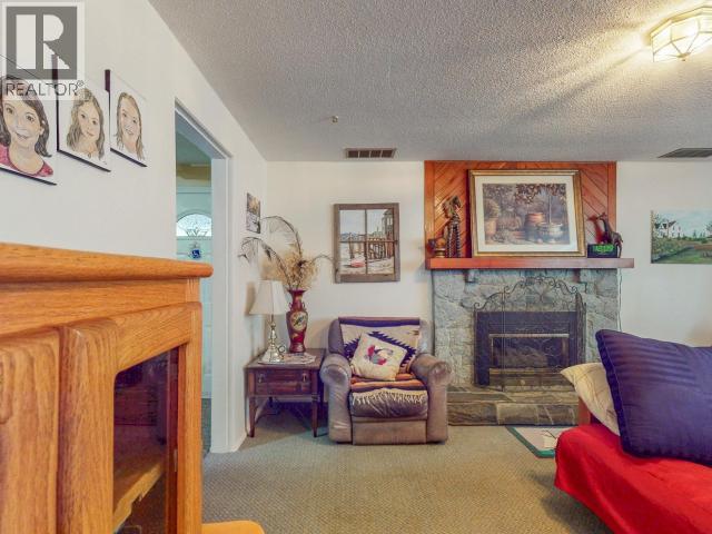 6184 COLUMBIA STREET, Powell River