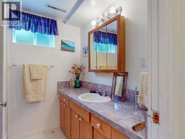 6184 COLUMBIA STREET, Powell River