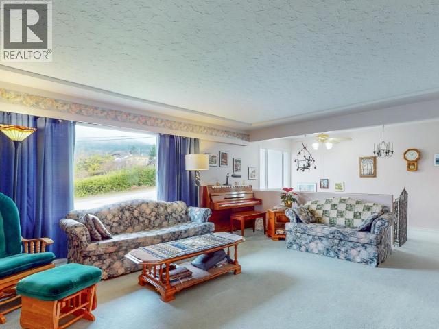 6184 COLUMBIA STREET, Powell River