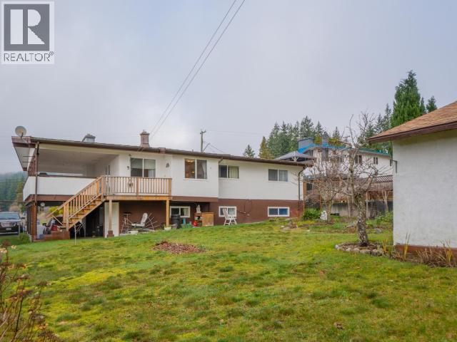6184 COLUMBIA STREET, Powell River