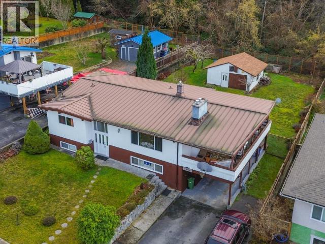6184 COLUMBIA STREET, Powell River