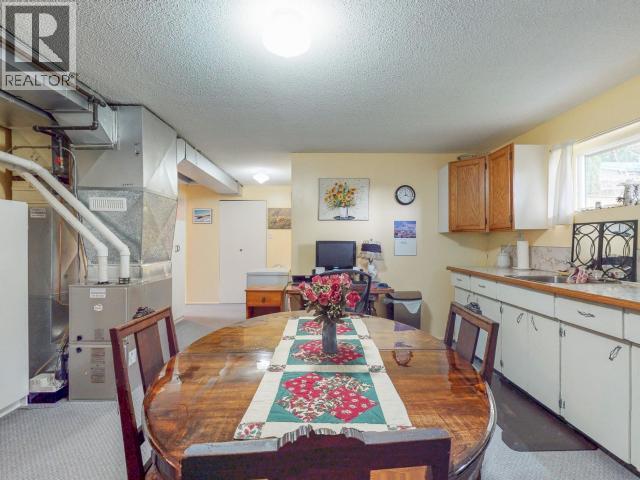 6184 COLUMBIA STREET, Powell River