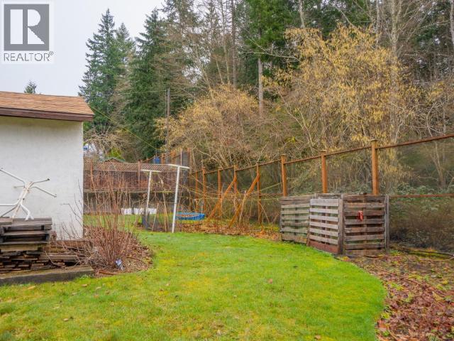 6184 COLUMBIA STREET, Powell River