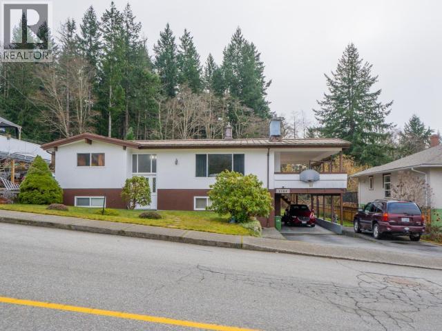 6184 COLUMBIA STREET, Powell River