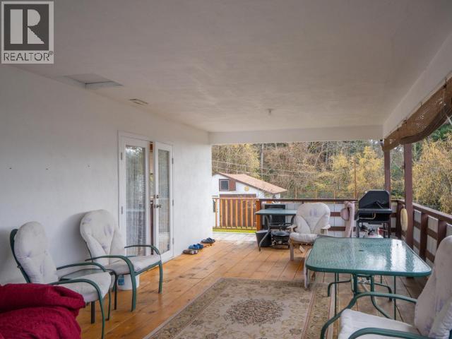 6184 COLUMBIA STREET, Powell River