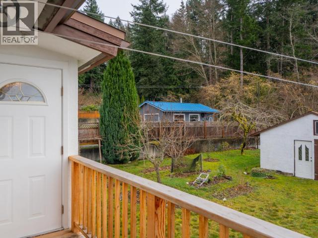 6184 COLUMBIA STREET, Powell River