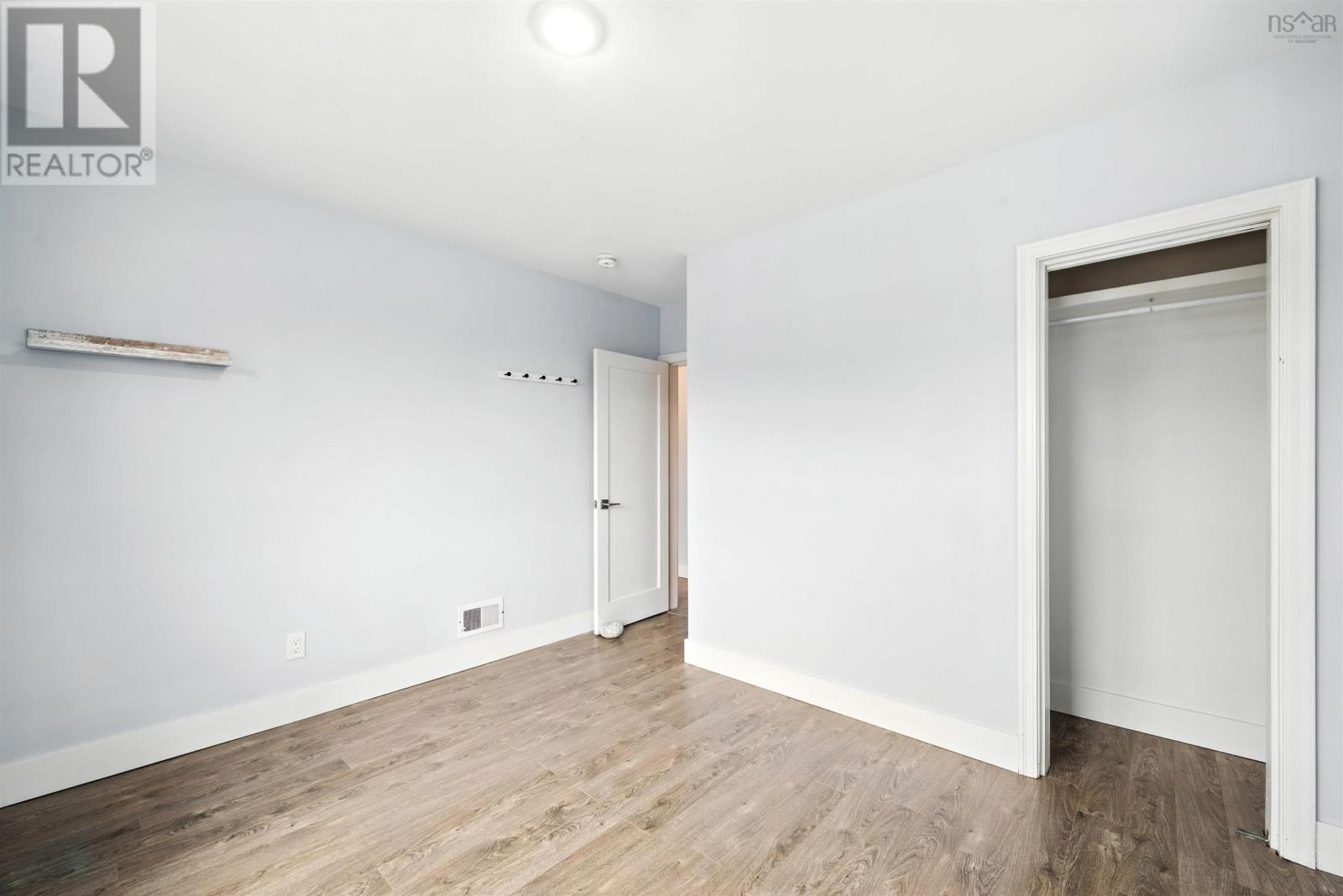 Property 20 of 38 of 81 Adelaide Avenue