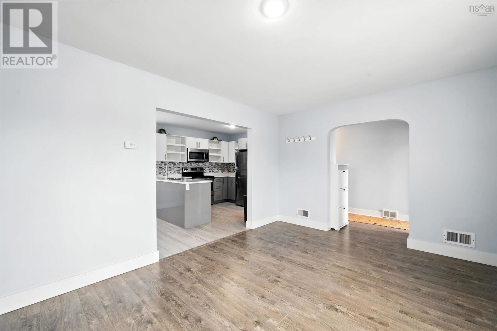 Property 7 of 38 of 81 Adelaide Avenue