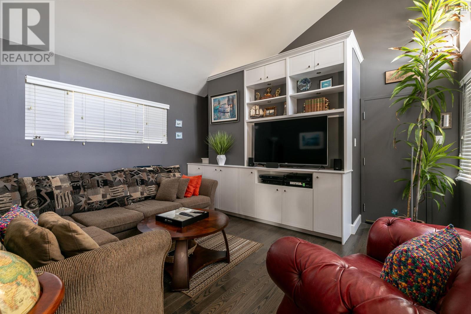 Property 18 of 49 of 54 Bayview Drive