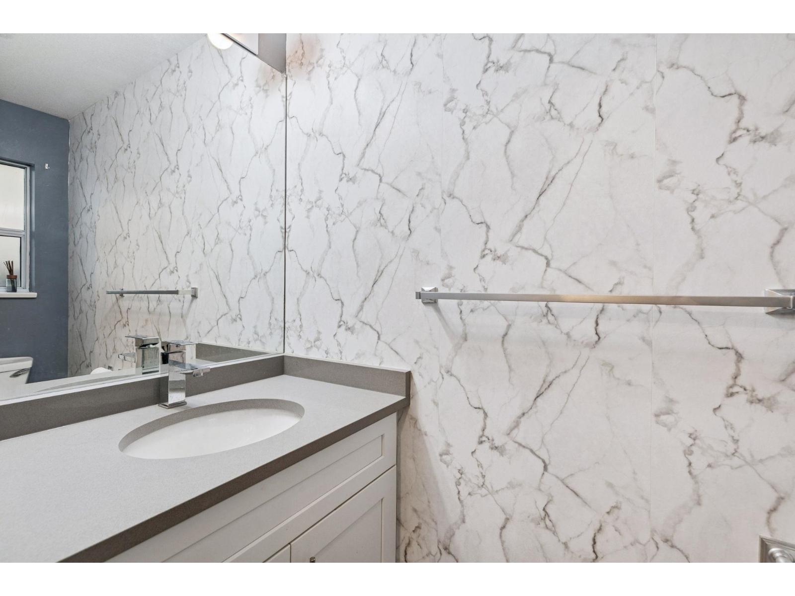 8376 CENTRE Street, Delta