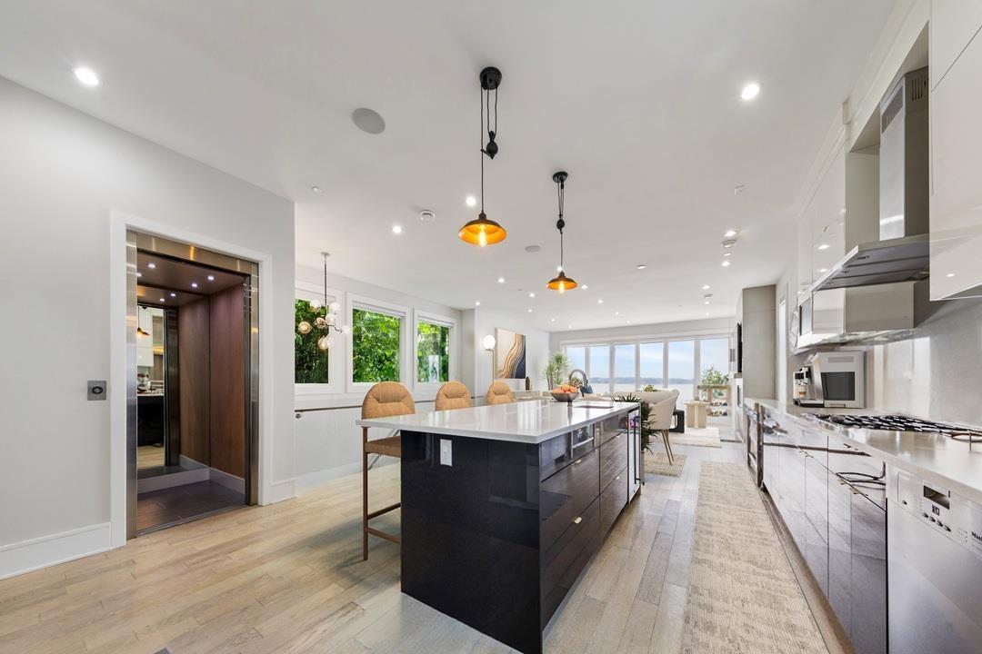 14999 BLACKWOOD LANE, White Rock