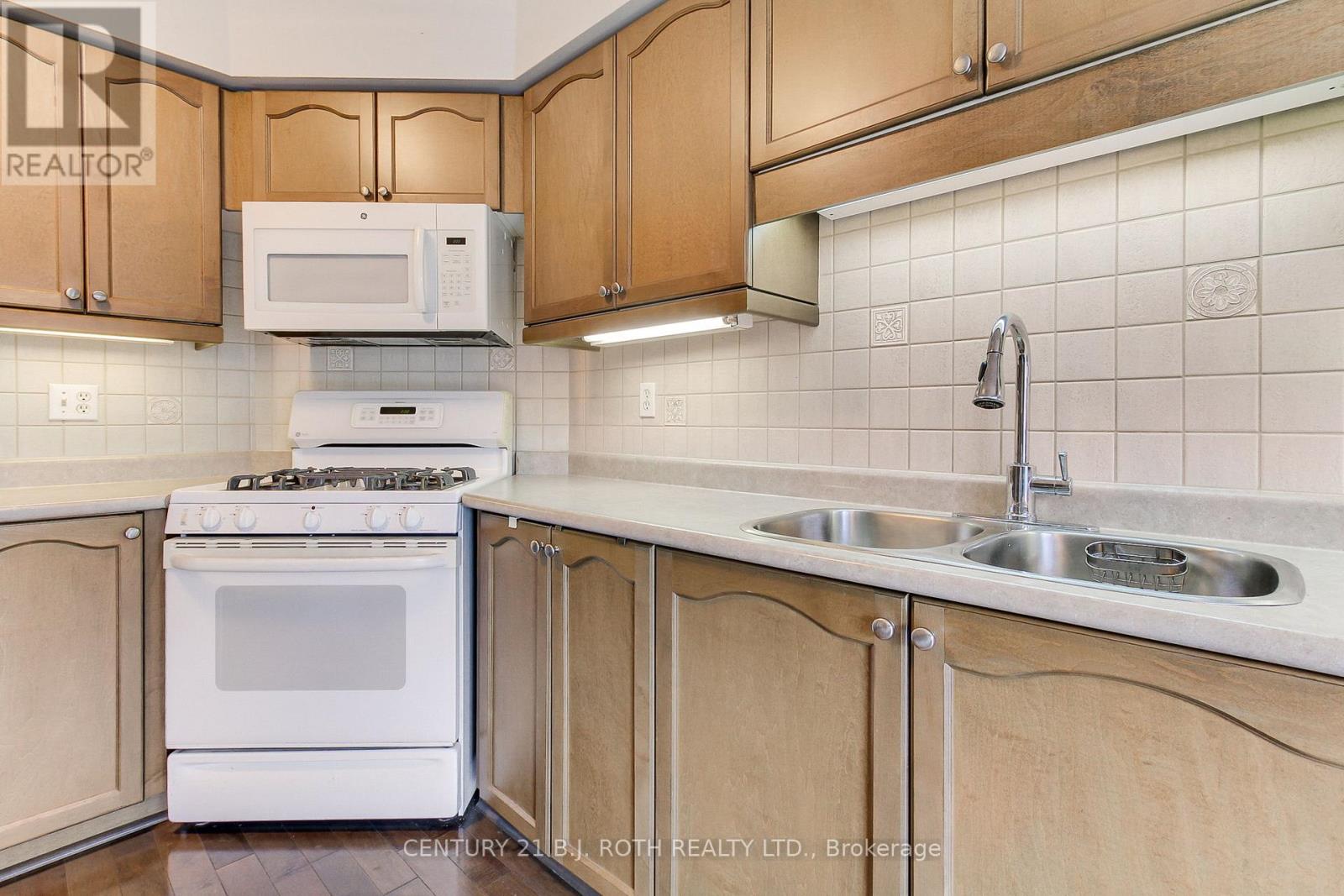 484 MENCZEL CRESCENT - 12