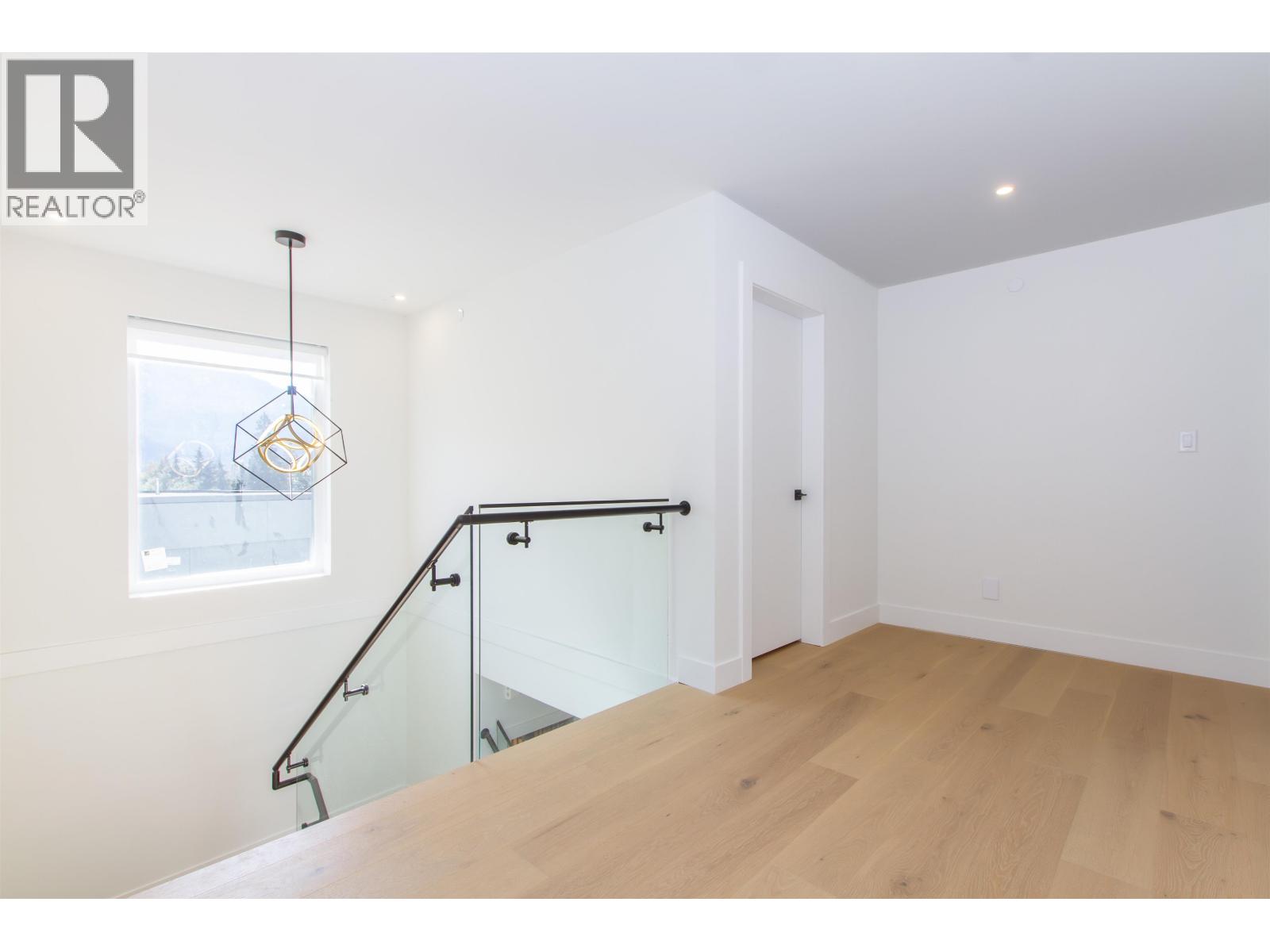 8 3385 MAMQUAM ROAD, Squamish