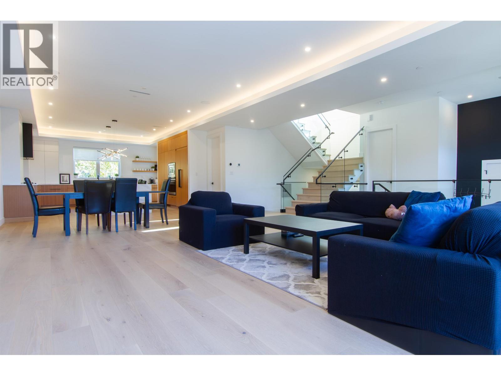 8 3385 MAMQUAM ROAD, Squamish