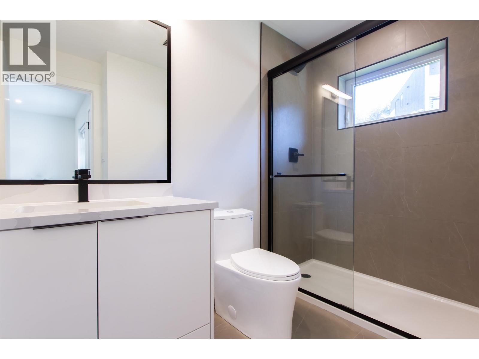 8 3385 MAMQUAM ROAD, Squamish