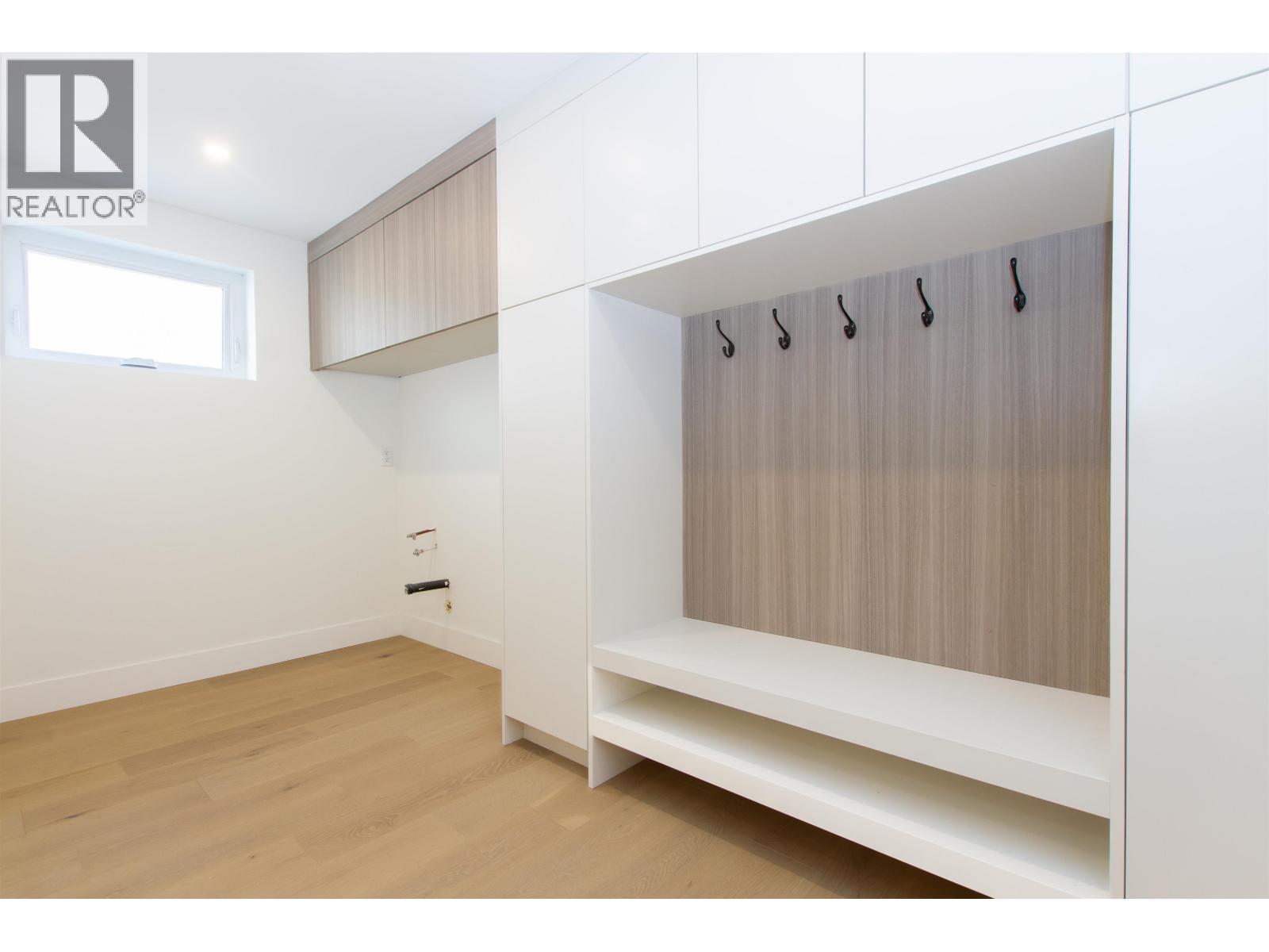 8 3385 MAMQUAM ROAD, Squamish