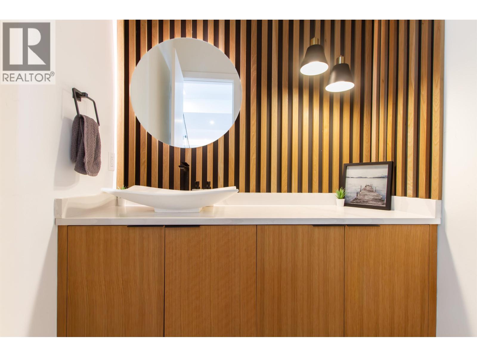 8 3385 MAMQUAM ROAD, Squamish