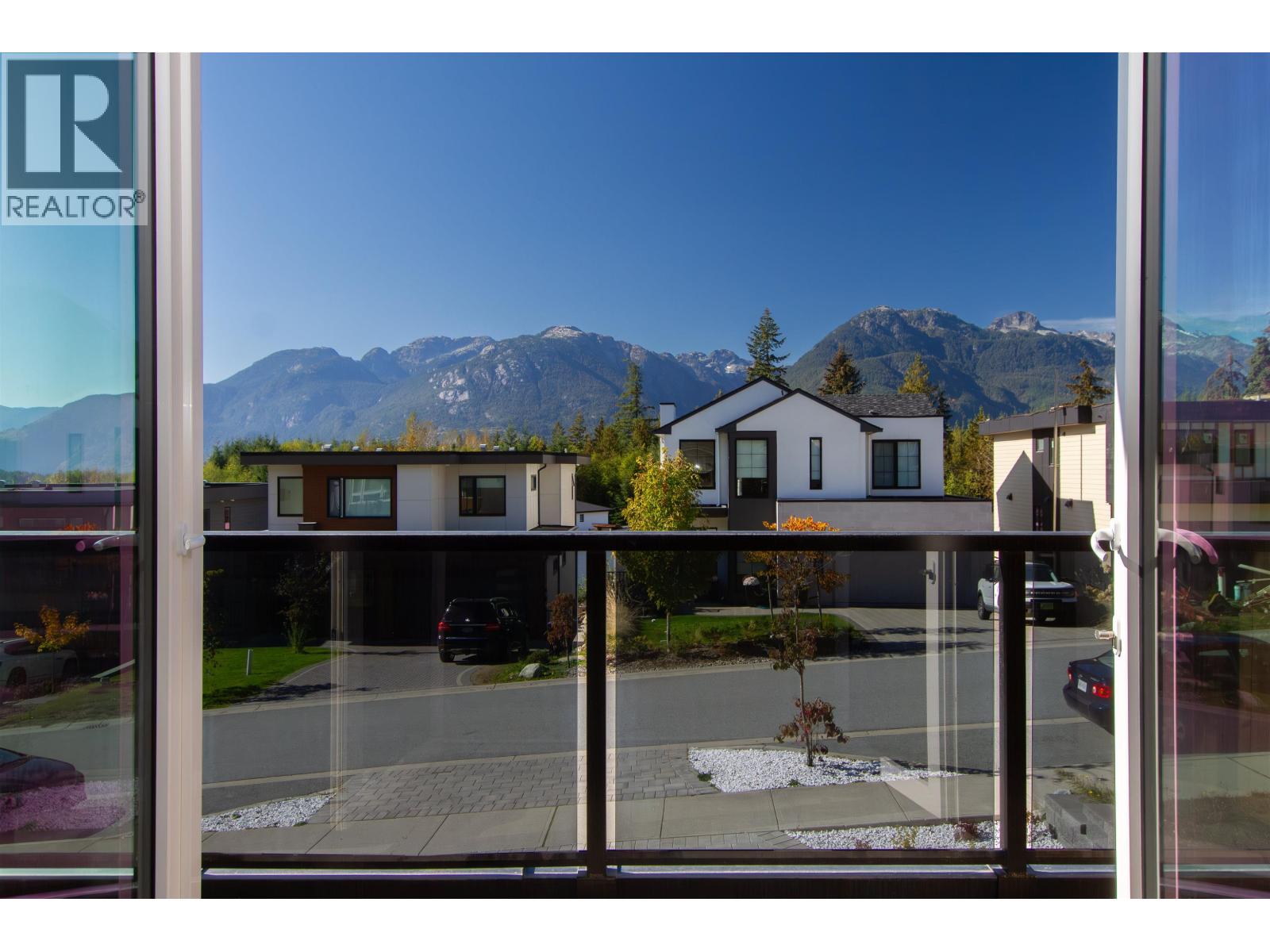 8 3385 MAMQUAM ROAD, Squamish