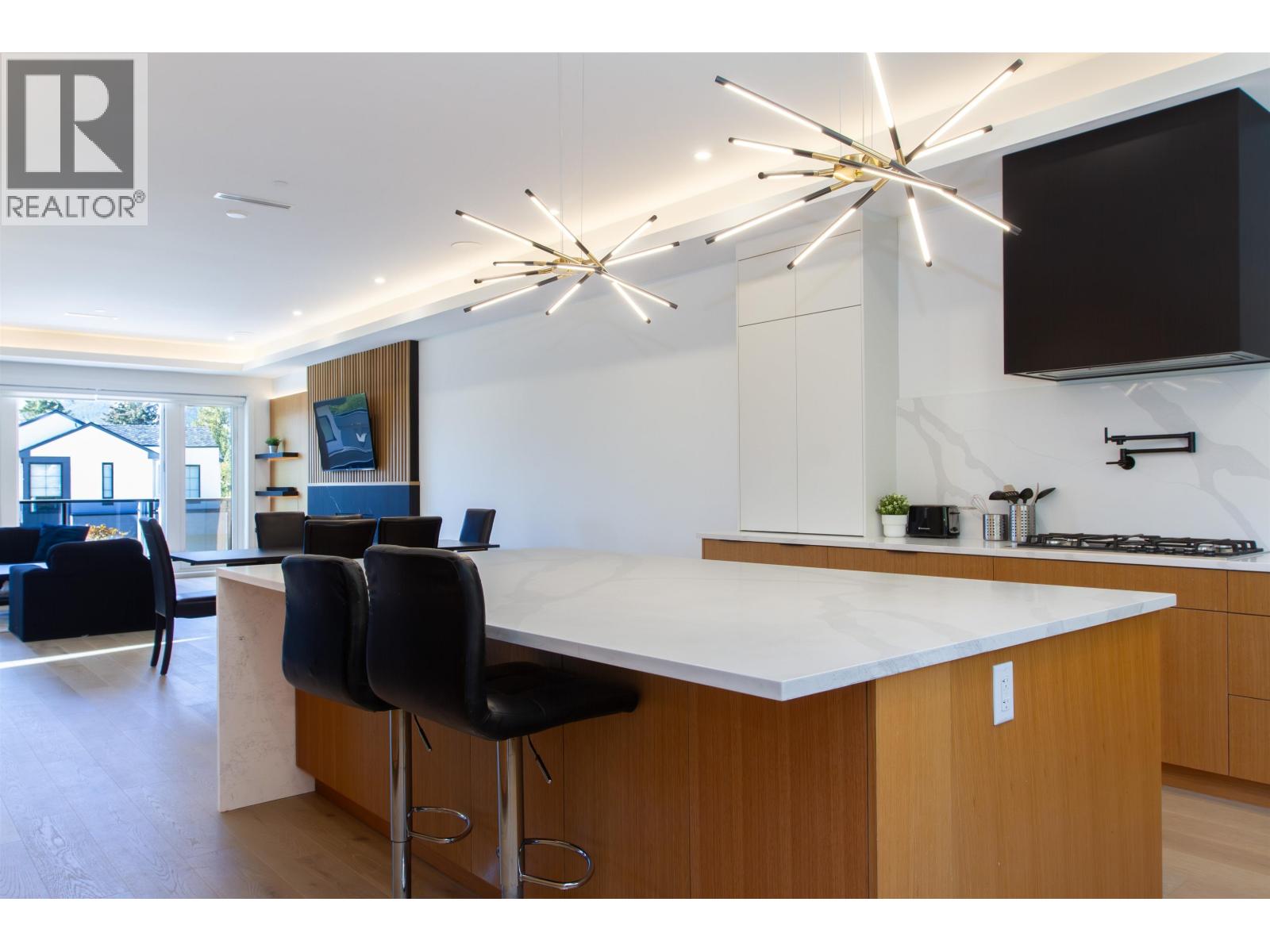 8 3385 MAMQUAM ROAD, Squamish