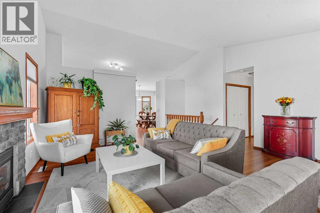 79 Hillcrest Boulevard - Photo 4 of 46, Strathmore, Alberta