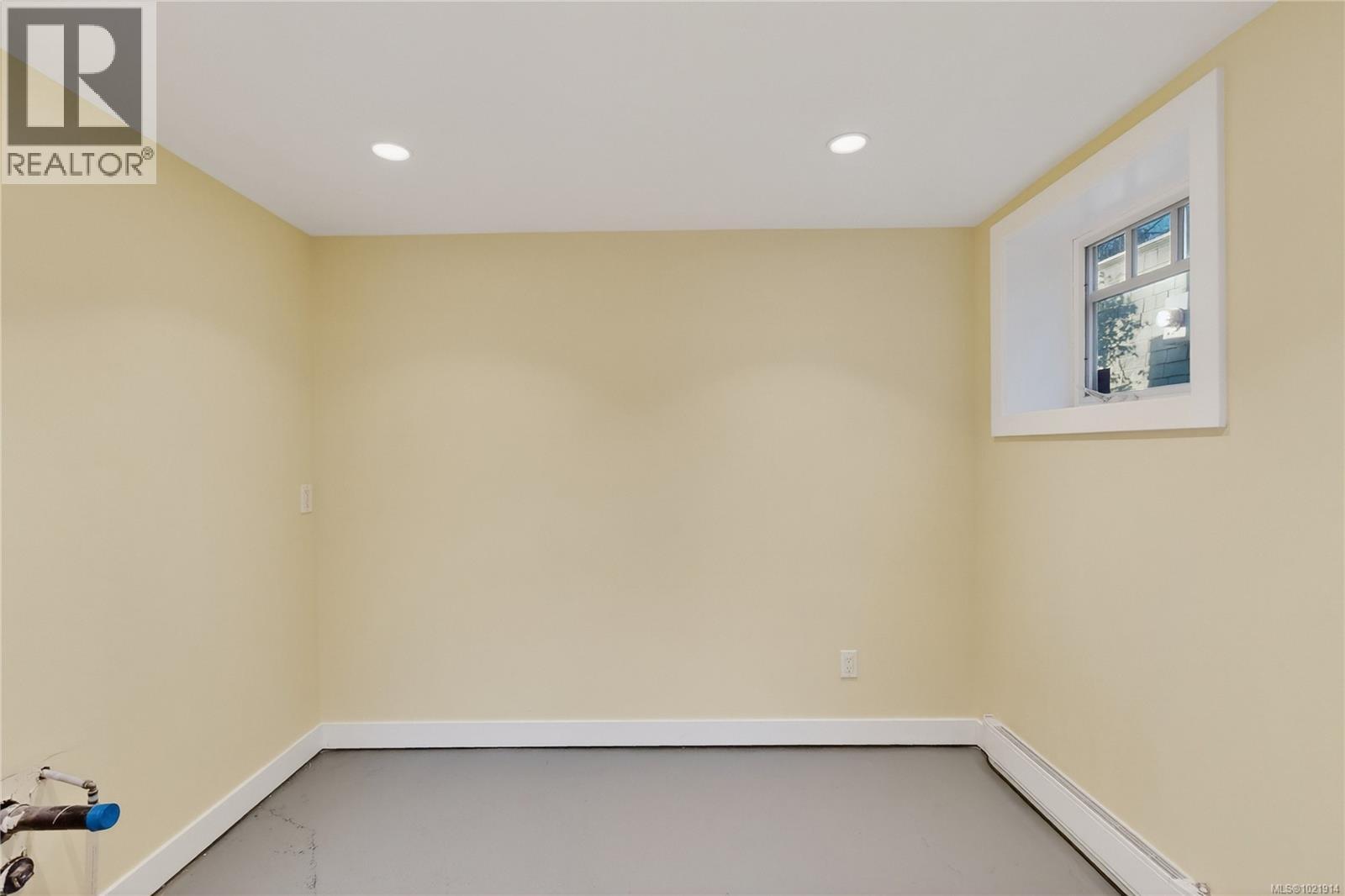 1537 Hampshire Rd, Oak Bay