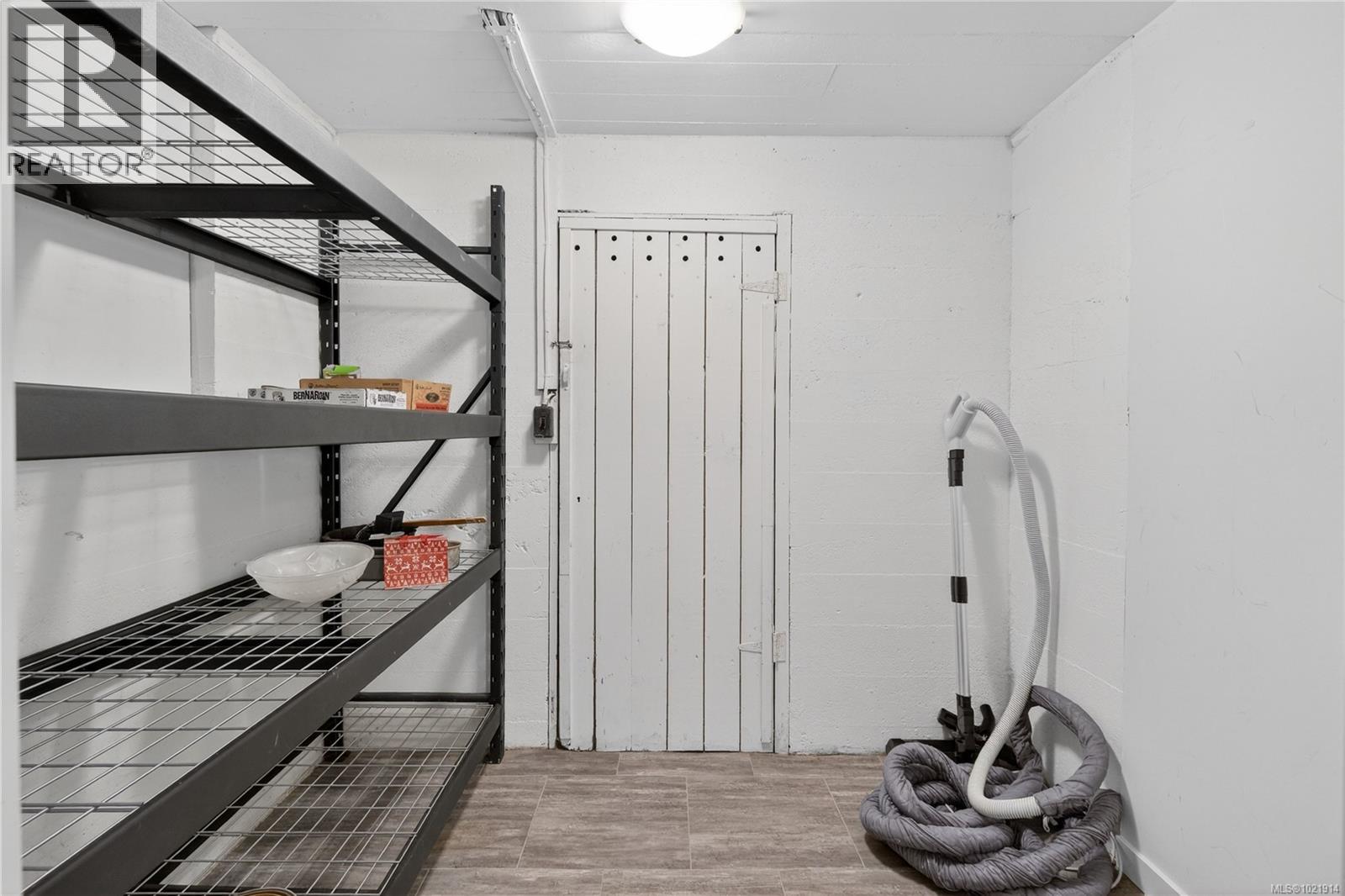 1537 Hampshire Rd, Oak Bay