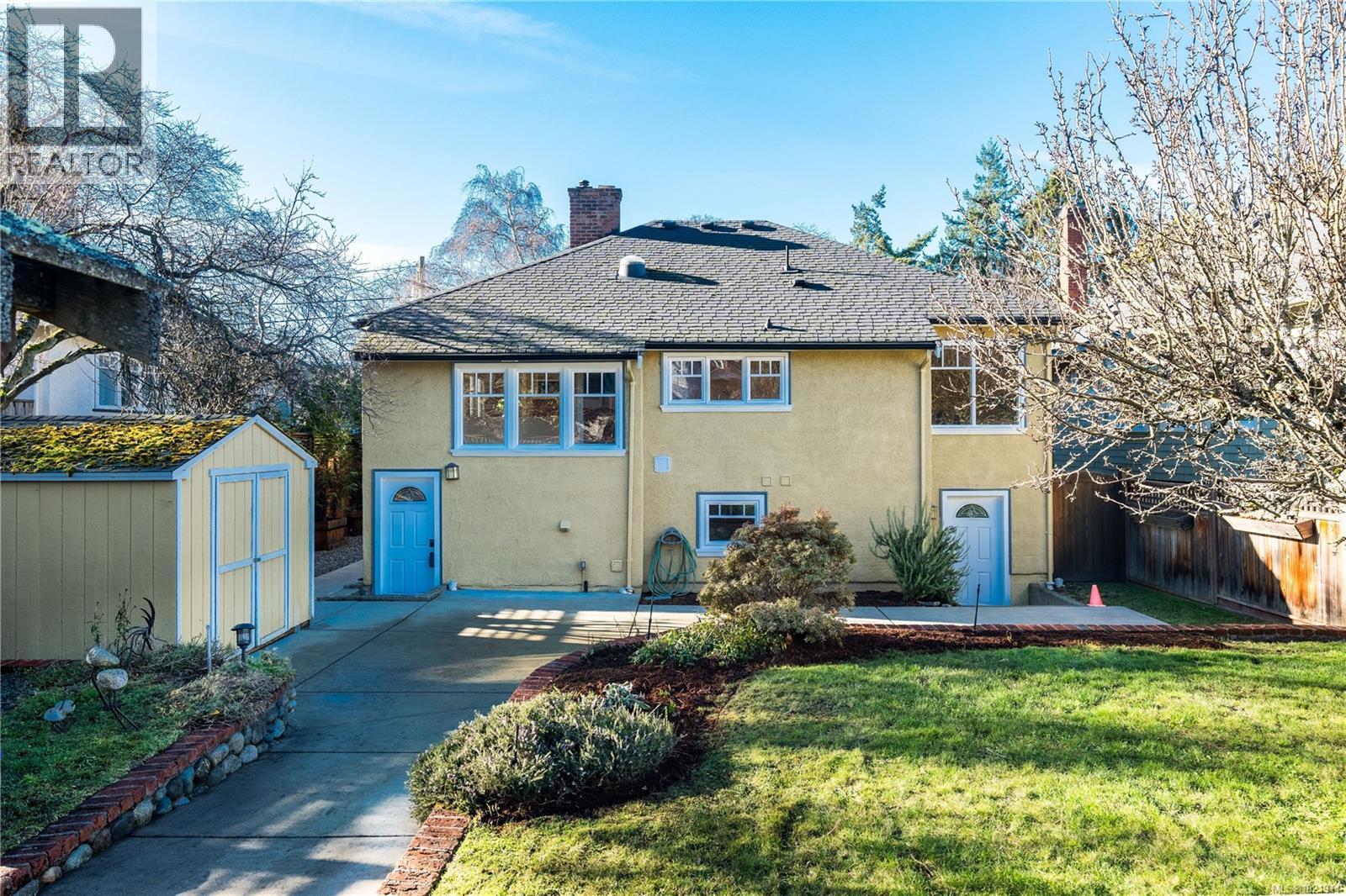 1537 Hampshire Rd, Oak Bay