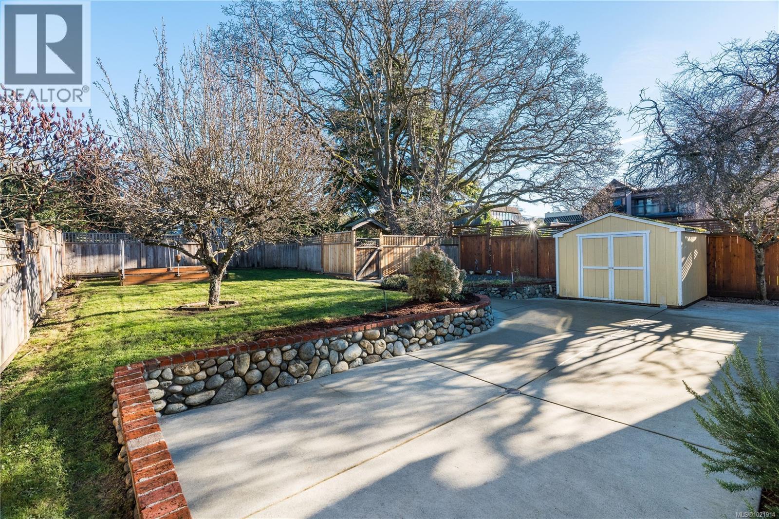 1537 Hampshire Rd, Oak Bay