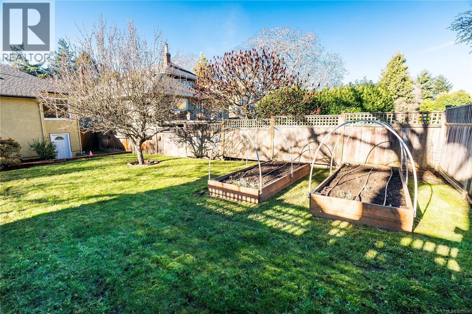 1537 Hampshire Rd, Oak Bay